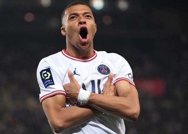 C罗：国家队没有谁是不可撼动的；球迷嘘我会帮我队友减轻压力