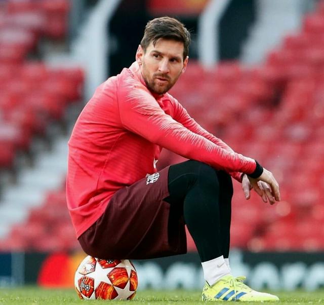 奥斯卡庆祝海港夺冠：我们是冠军！祝贺我的队友、朋友和球迷（奥斯卡庆贺海港问鼎：我们是冠军！致敬我的队友、朋友和球迷）