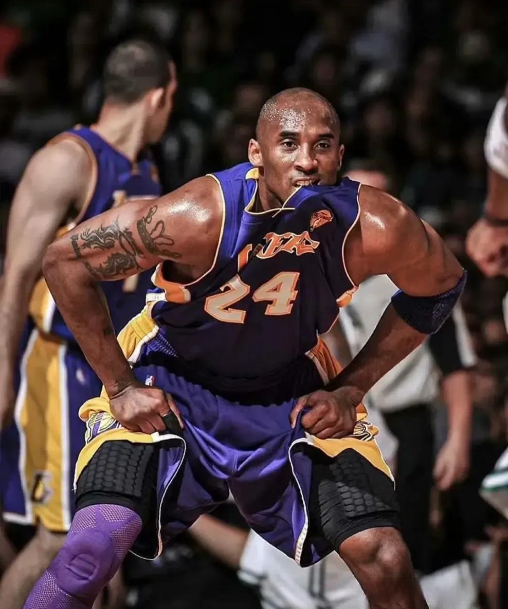 印度球迷：安保水平太糟糕，混乱中竟有警察试图和梅西自拍（印度球迷怒批安保：现场混乱，警察竟趁乱想与梅西自拍）