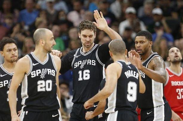 加比亚庆祝米兰团队胜利，呼吁继续前进（加比亚为米兰胜利喝彩，号召球队再接再厉）