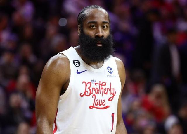 楚阿梅尼：我更喜欢踢6号位；阿隆索经常就后腰位置指导我（楚阿梅尼：我偏爱踢6号位，阿隆索常就后腰角色指点我）