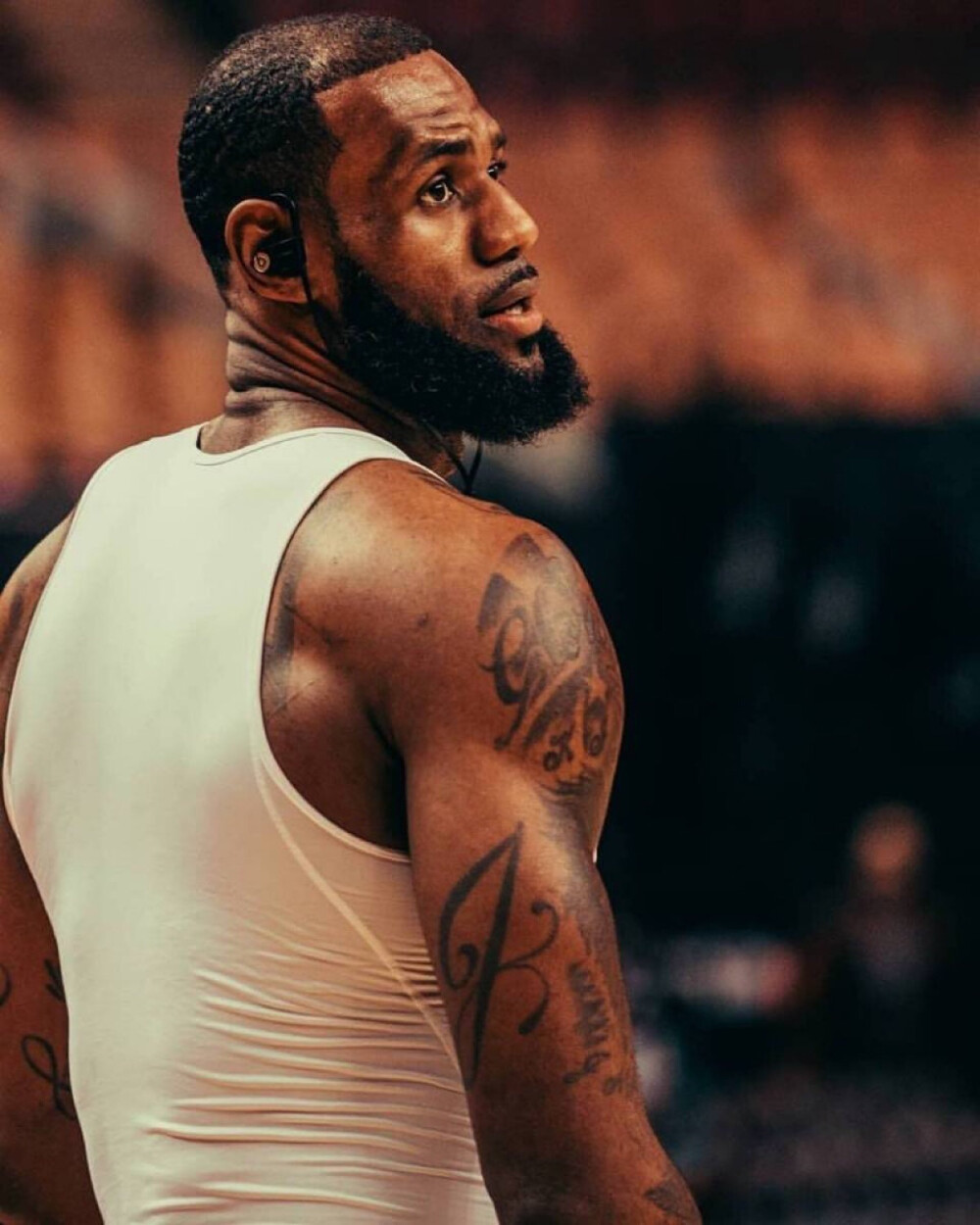 克拉克斯顿赛季第2次三双，本赛季唯二多次拿下三双的中锋（克拉克斯顿本季再拿三双，成为赛季仅两位多次三双的中锋之一）