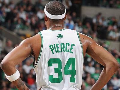 这队的传球流动太迷人（这支球队的传球流畅得令人着迷）