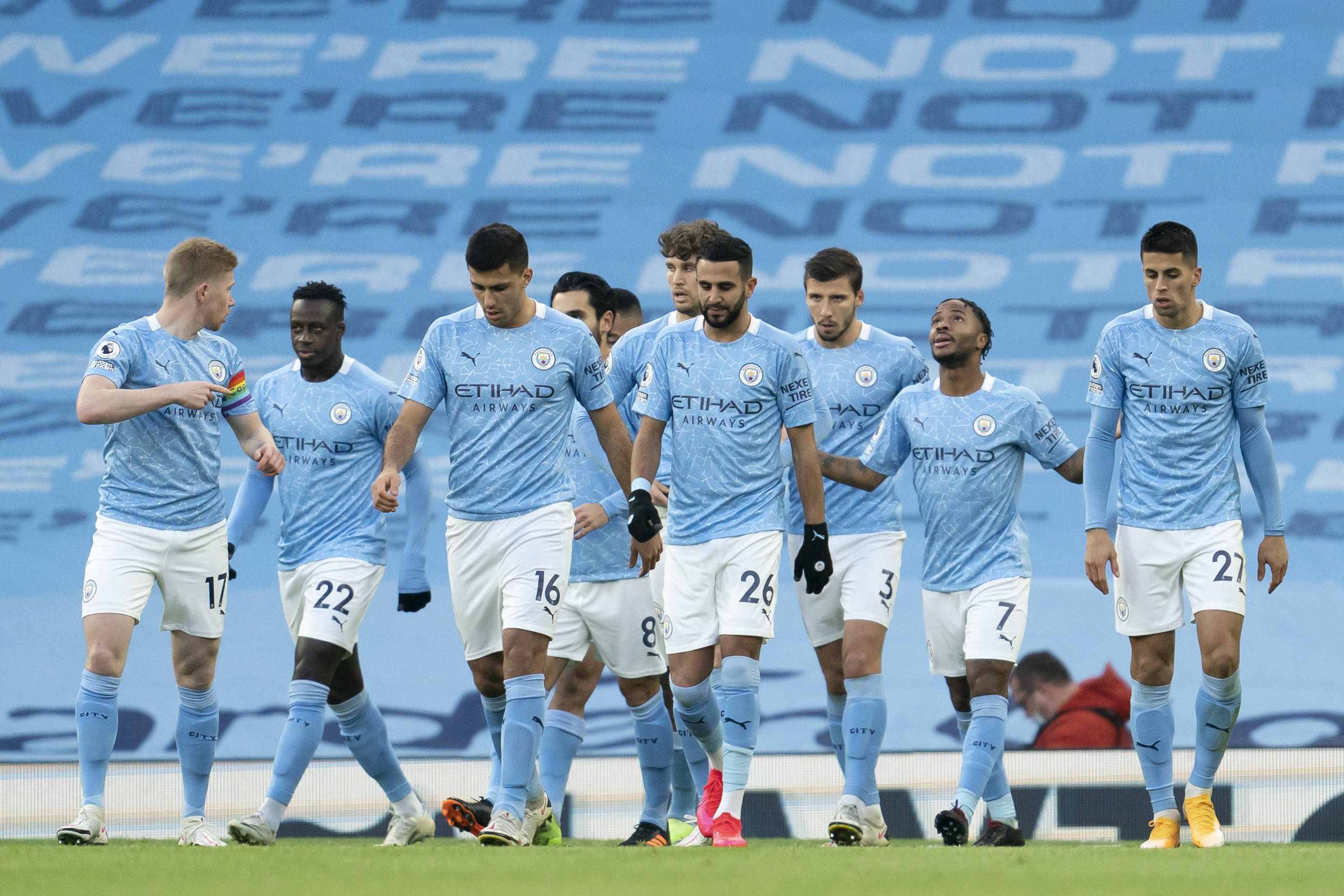 弗利克双喜临门：费尔明和德容回归（弗利克喜迎利好：费尔明与德容复出）