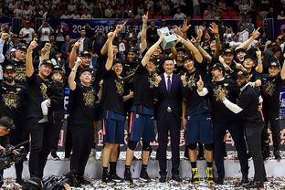 德转列希腊球员历史身价前10：马诺拉斯4500万第1，帕帕上榜（德转公布希腊球员历史身价前十：马诺拉斯4500万领跑，帕帕在列）